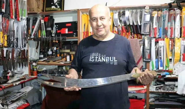 Kuşadası'nda bıçak bileyicileri çırak arıyor