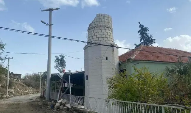 Aydın'da hortum minareyi devirdi