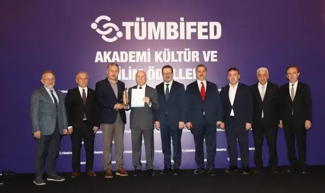Başkan Sekmen "Yılın Yöneticisi" ödülünü aldı
