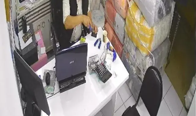 Zeytinburnu'nda cep telefonunun bataryası bomba gibi patladı