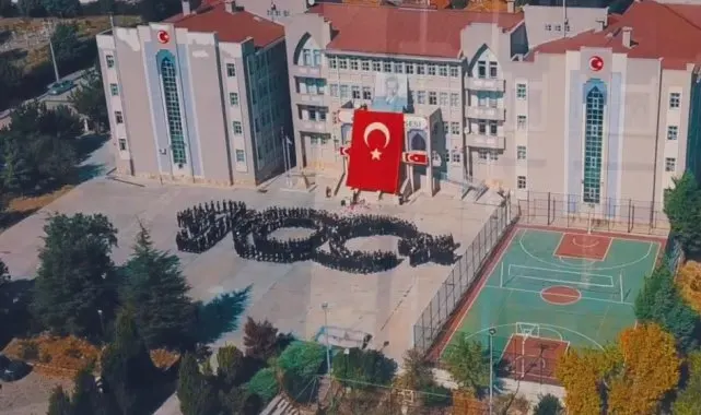 Gediz'de öğrencilerden 100.yıl koreografisi