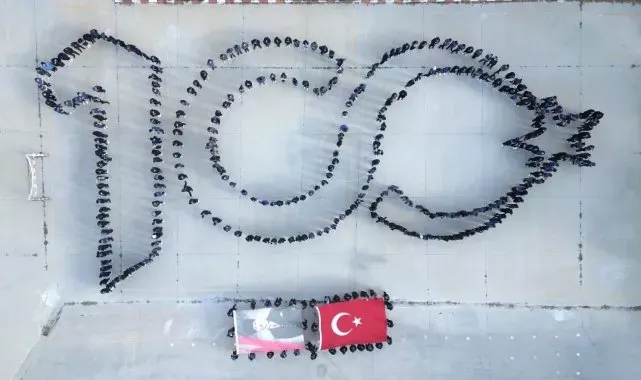 Nevşehir'de öğrencilerden '100. Yıl' koreografisi