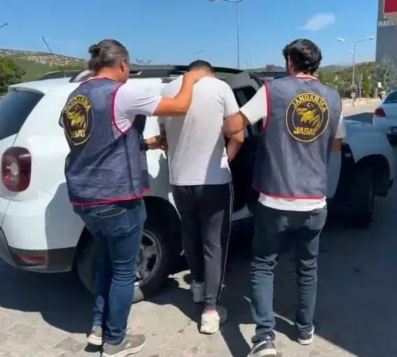 Denizli’de yaşlı vatandaşı dolandıran 2 şüpheli İzmir’de yakalandı