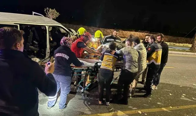 Balıkesir'de minibüs takla attı: 1 ölü, 4 yaralı