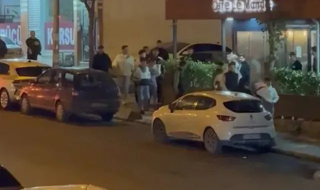 Arnavutköy'de bir grup çocuk, acımasızca tekme ve yumruklarla birbirine saldırdı