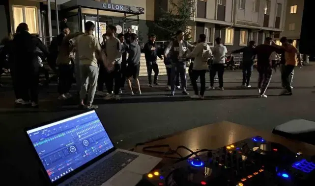 Yurtta düzenlenen konserde gönüllerince eğlendiler