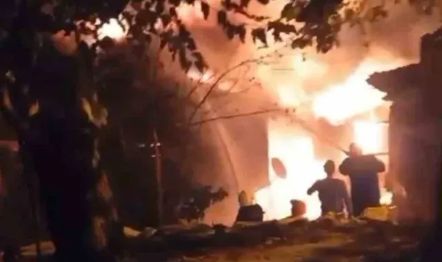Bursa'da 3 ev alevlere teslim oldu