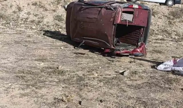 Ankara'da kontrolden çıkan hafif ticari araç şarampole devrildi: 1 ölü, 2 yaralı
