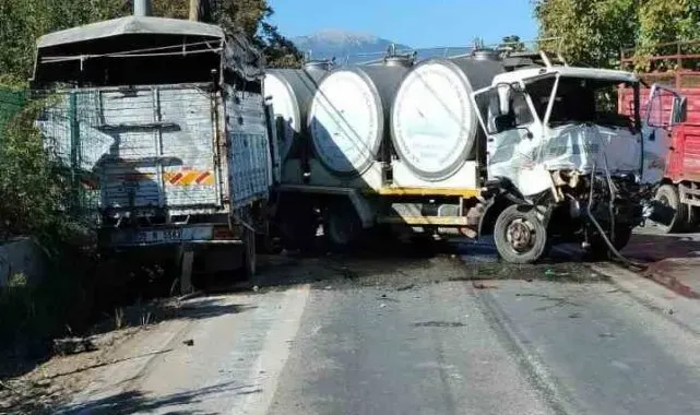 Ödemiş'te kamyonlar kafa kafaya çarpıştı: 2 yaralı