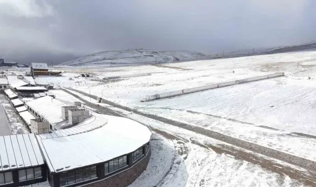Erciyes beyaza büründü
