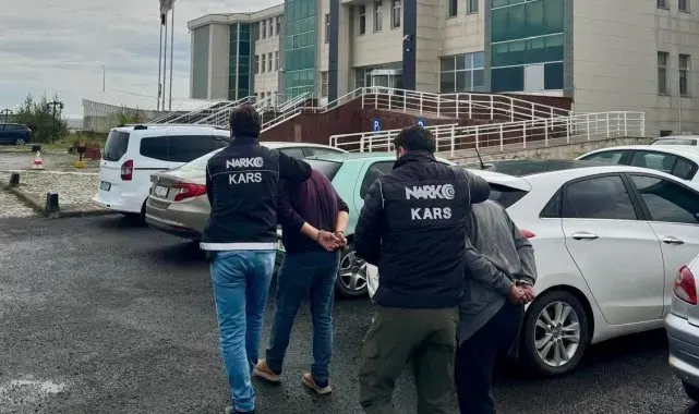 Kars'ta uyuşturucu operasyonu: 190 parça halinde eroin ele geçirildi