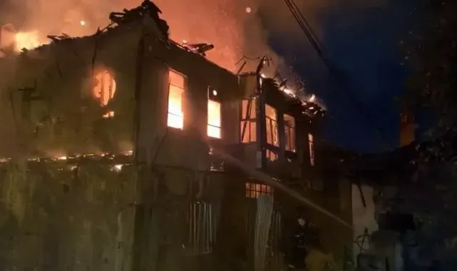 Isparta'da metruk bina alevlere teslim oldu
