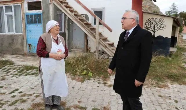 Sivas'ta meydana gelen iki ayrı depremde 12 ev hafif hasar gördü