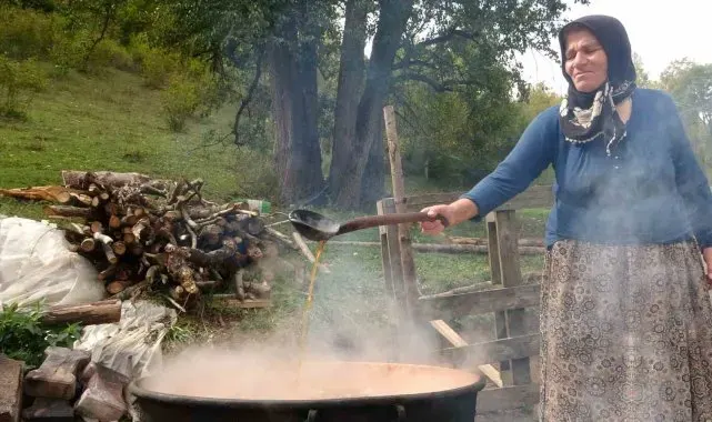 Giresun'da kadınlar yazın bolluğunu kışa taşıyor