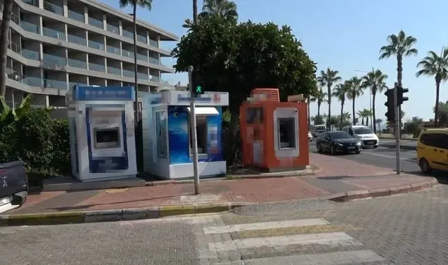 Sinir krizi geçirdi, öfkesini ATM'lerden çıkardı