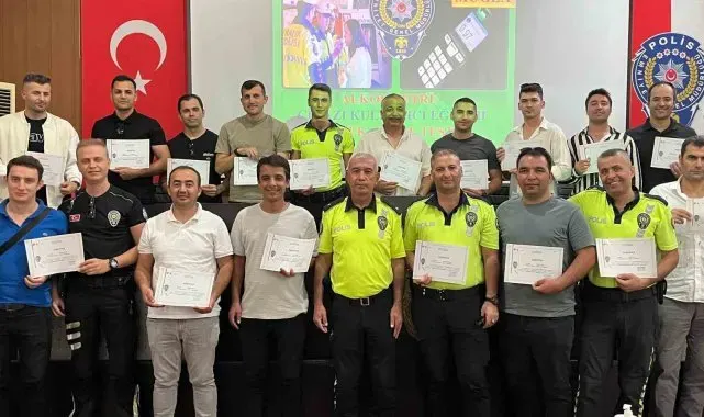 Muğla İl Emniyet Müdürlüğü'nden trafik polislerine alkolmetre kullanım eğitimi