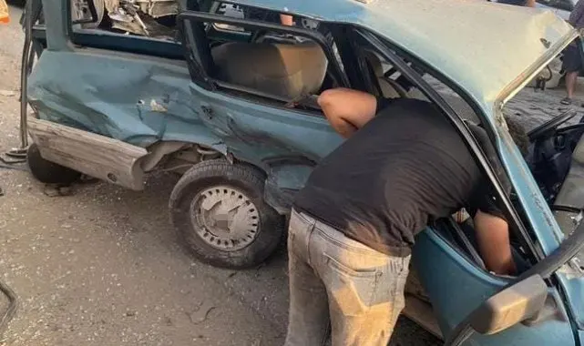 Hatay'da 3 otomobilin karıştığı kazada 5 kişi yaralandı