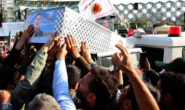 İsrail saldırısında öldürülen İranlı General Nilfuruşan için cenaze töreni düzenlendi