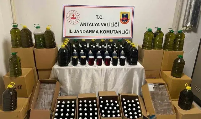 Antalya'da yüzlerce litre sahte zeytinyağı ve nar ekşisi ele geçirildi