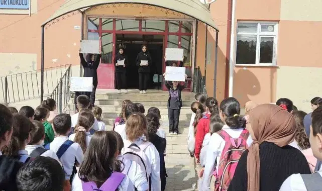 Öğrenciler de kadına şiddete 'hayır' dedi