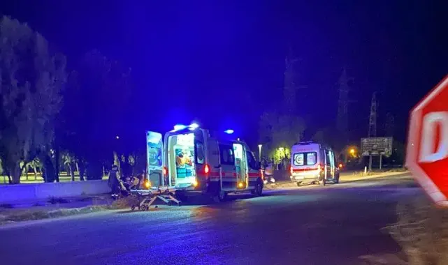 Konya'da parkın duvarına çarpan araçtaki 3 kişi yaralandı