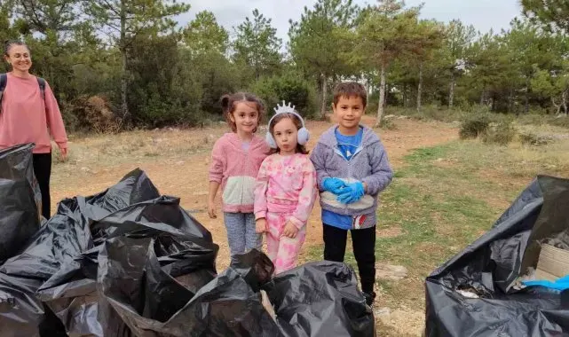 Bilecik'te bir site sakinleri çevre temizliğinde 30 poşet çöp topladı