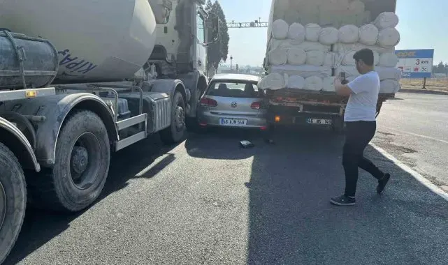 Otomobil, kamyon ve iş makinası arasında sıkıştı