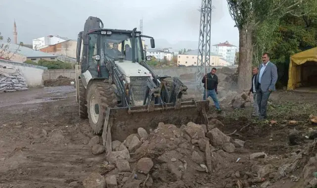 Taşlıçay'da sokak ve yol genişletme çalışmaları başladı