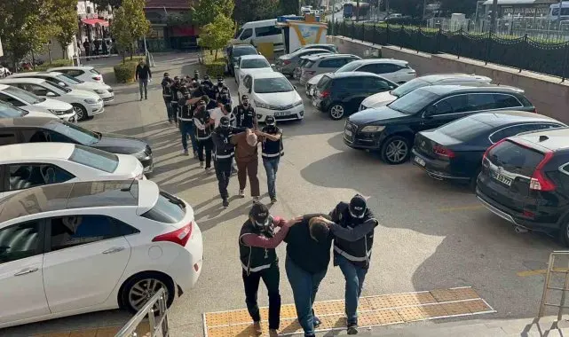 Silah ticareti yaptığı gerekçesiyle yakalanan 7 şüpheliden 4'ü tutuklandı