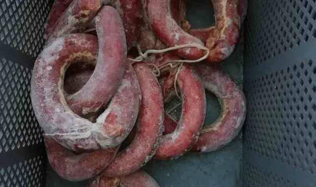 Kilolarca bozuk ürün ele geçirildi