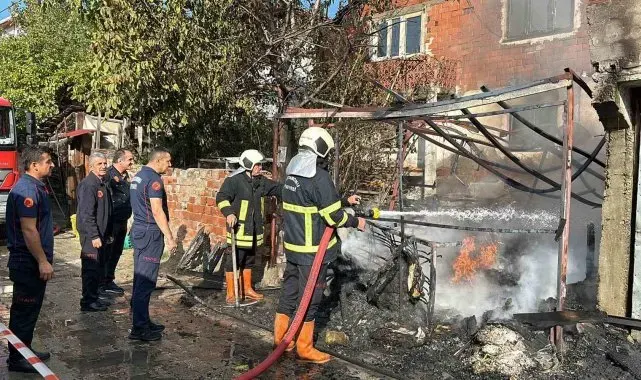 Alevlere teslim olan garaj iki evi küle çeviriyordu