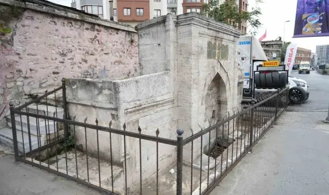 Eyüpsultan'da oto lastik dükkanı olarak kullanılan 400 yıllık yapı havadan görüntülendi