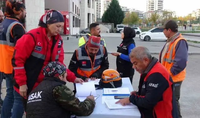 Uşak'ta gerçeğini aratmayan deprem tatbikatı