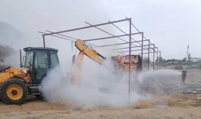 Aydın'da çiftlikteki yangında samanlar kül oldu