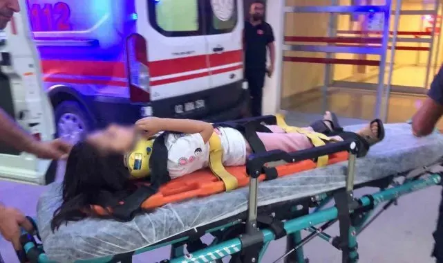 Oyun oynayan kız çocuğuna otomobil çarptı