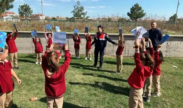 Kütahya'da jandarmadan "Dünya Kız Çocukları Günü" etkinlikleri
