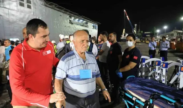 Türk Kızılay'dan Lübnan'dan tahliye edilenlere sıcak yemek