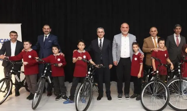 Başkan İbrahim Sandıkçı'dan öğrencilere ödül