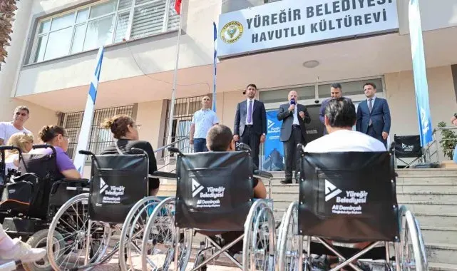 Yüreğir'de engelli bireylere medikal malzeme dağıtıldı