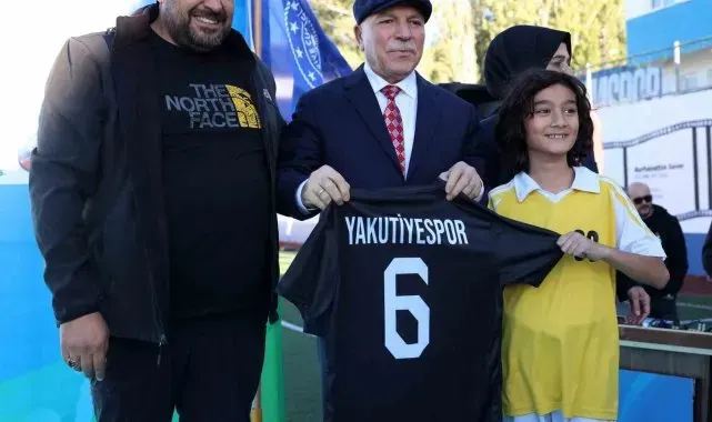 Büyükşehir'den amatör futbol kulüplerine malzeme yardımı