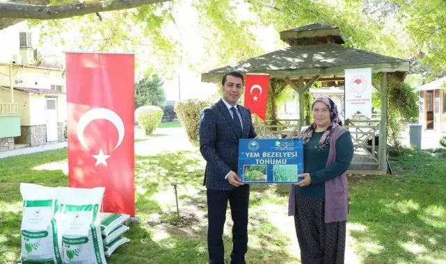 Uşak'ta üreticilere 24 ton yem bezelyesi dağıtıldı
