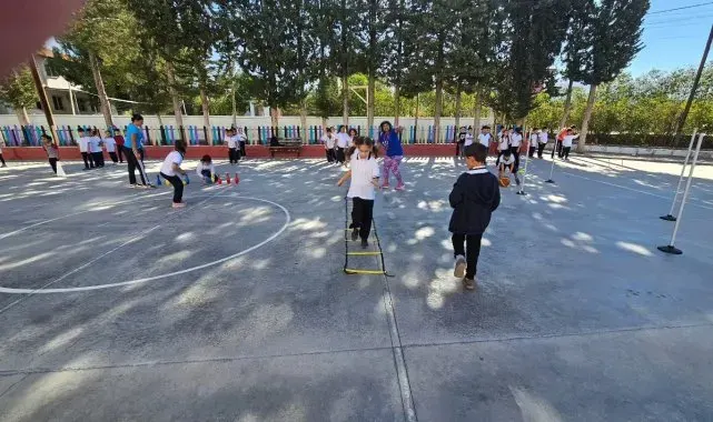 Seydikemer'de öğrenciler Amatör Spor Haftası'nı kutladı