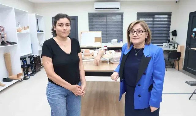 Dolandırılan depremzede Senem için Gaziantep'te yeni protez çalışmaları başladı
