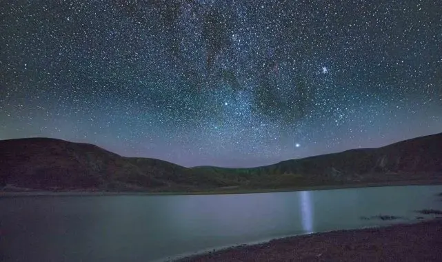 Nemrut'taki göllerle yıldızların buluşması hayran bırakıyor