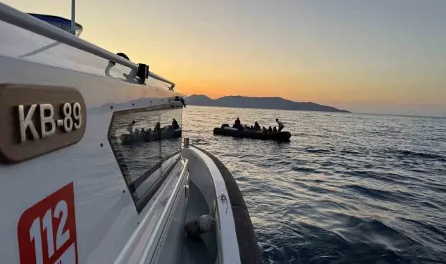 Kuşadası açıklarında 17 düzensiz göçmen kurtarıldı