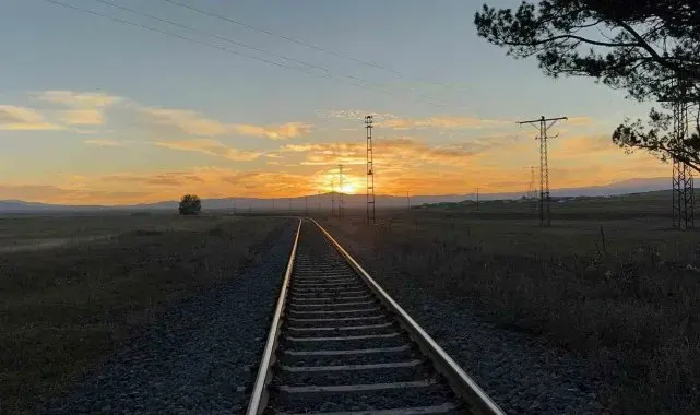Kars'ta gün batımı kartpostallık görüntüler ortaya çıkardı