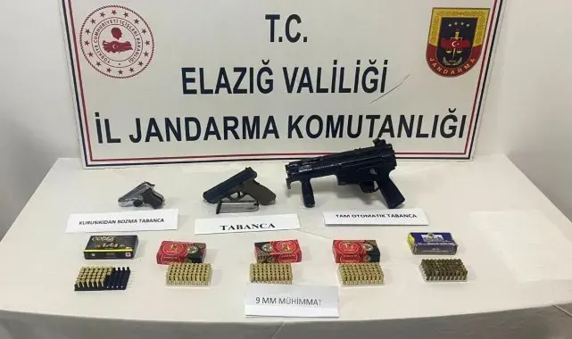 Elazığ'da bir işletmede yapılan aramda ruhsatsız tabanca ele geçirildi