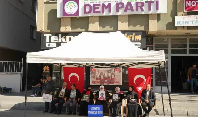 Muş'ta evlat nöbeti devam ediyor