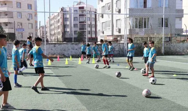 Çocuklar Haliliye Belediyesi ile futbola ilgi gösteriyor