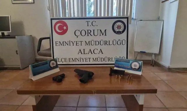 Şüphe üzerine durdurulan araçtan uyuşturucu madde ve kesici alet çıktı: 3 gözaltı